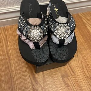 Montana West black embroidery with rhinestones and a beautiful rhinestone concho